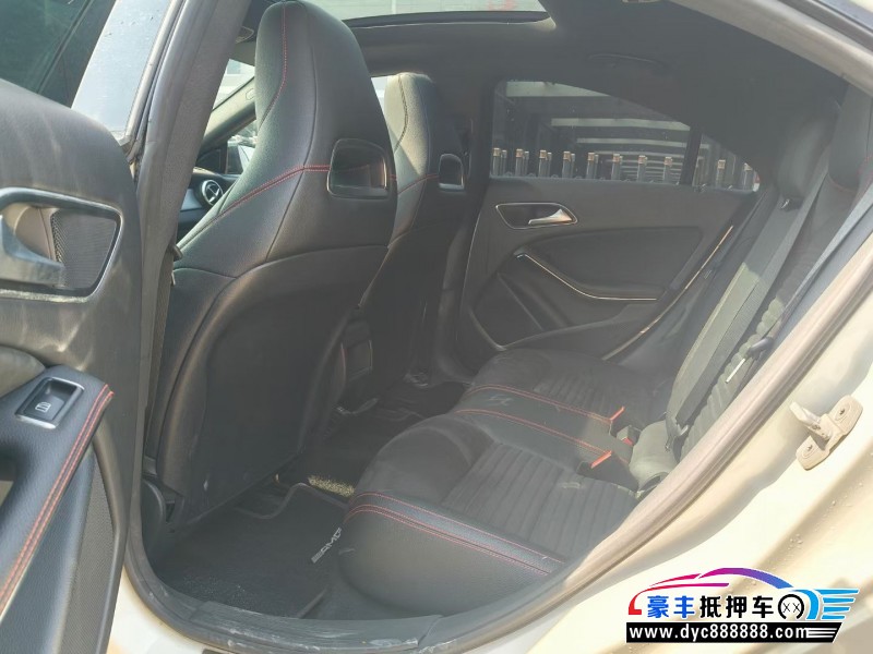 17年奔驰CLA轿车抵押车出售