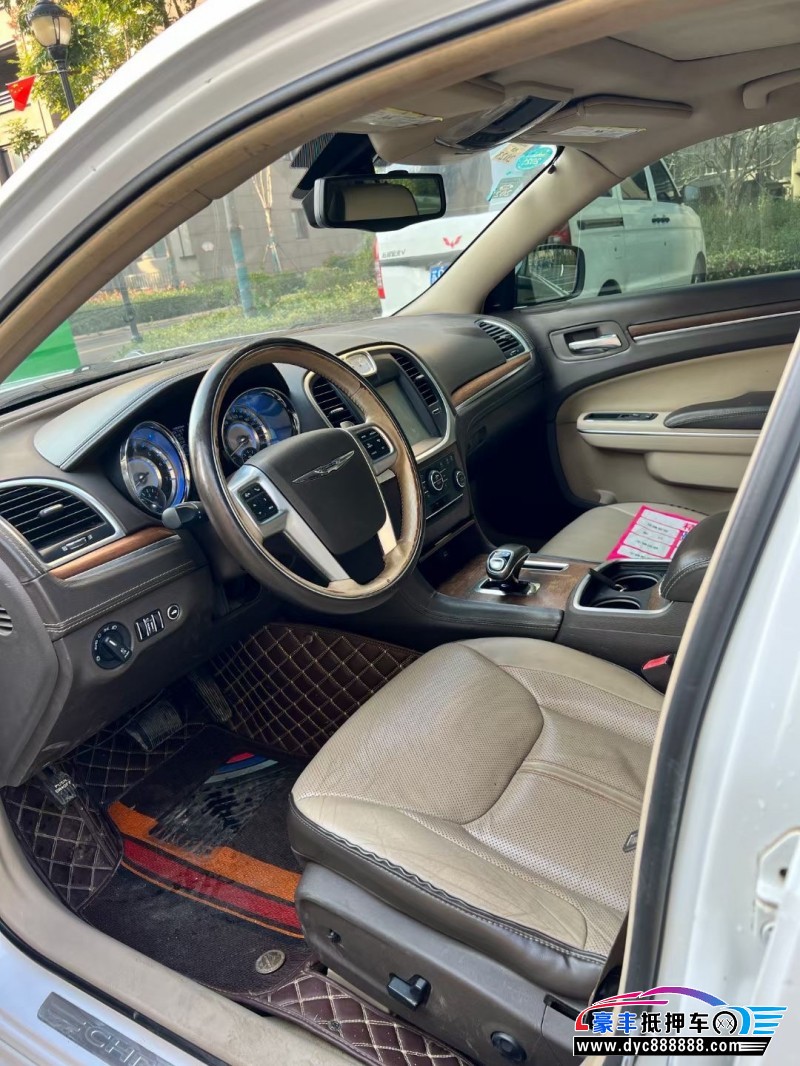 13年克莱斯勒300C轿车抵押车出售