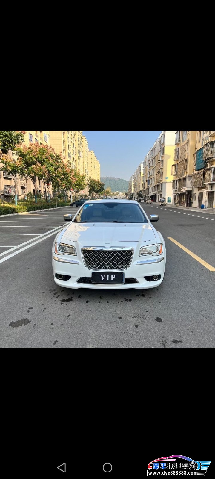 13年克莱斯勒300C轿车抵押车出售