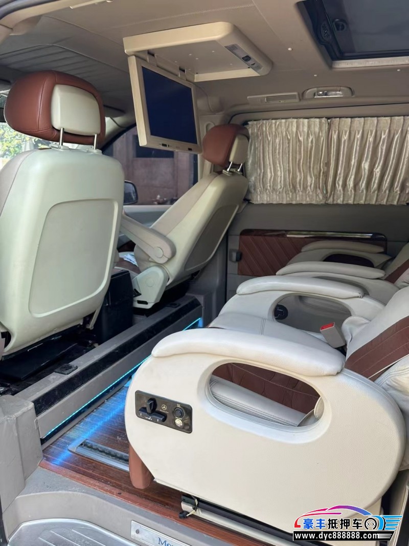 14年奔驰唯雅诺轿车抵押车出售