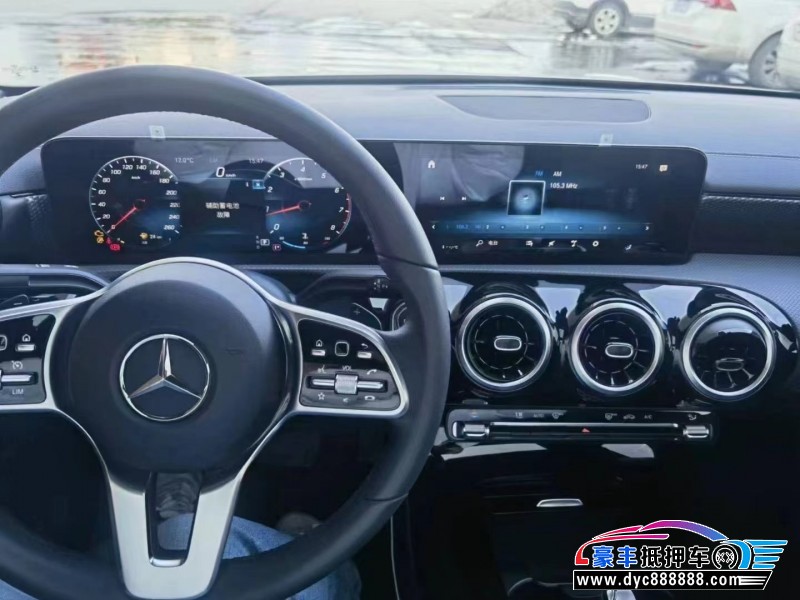 21年奔驰A轿车抵押车出售