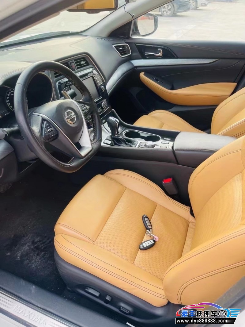 19年日产西玛轿车抵押车出售