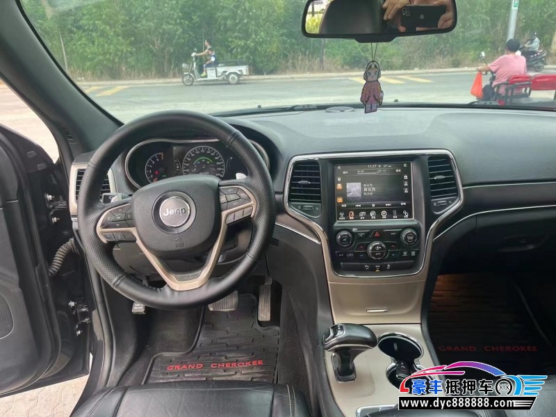 14年Jeep大切诺基轿车抵押车出售