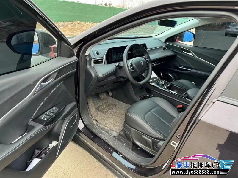 23年哪吒U轿车抵押车出售