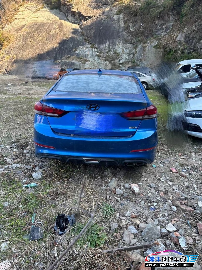 17年现代领动轿车抵押车出售