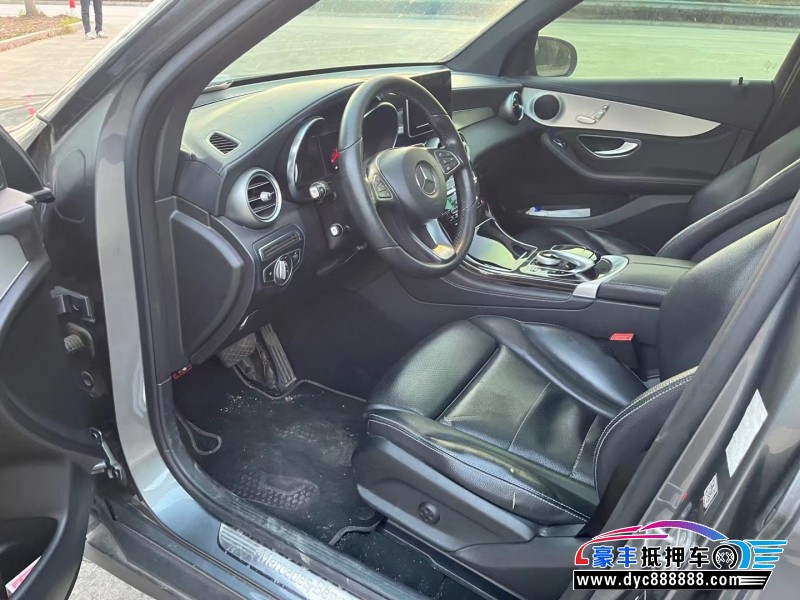 17年奔驰GLC轿车抵押车出售