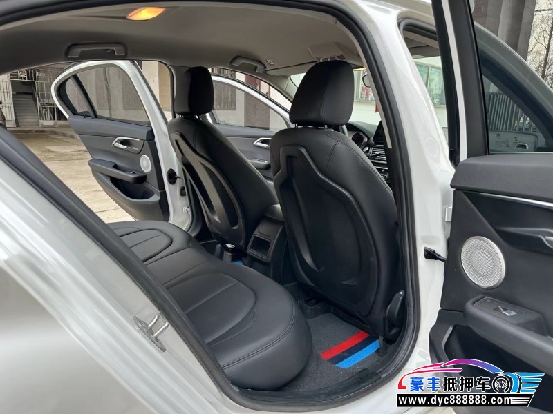 21年宝马1系轿车抵押车出售