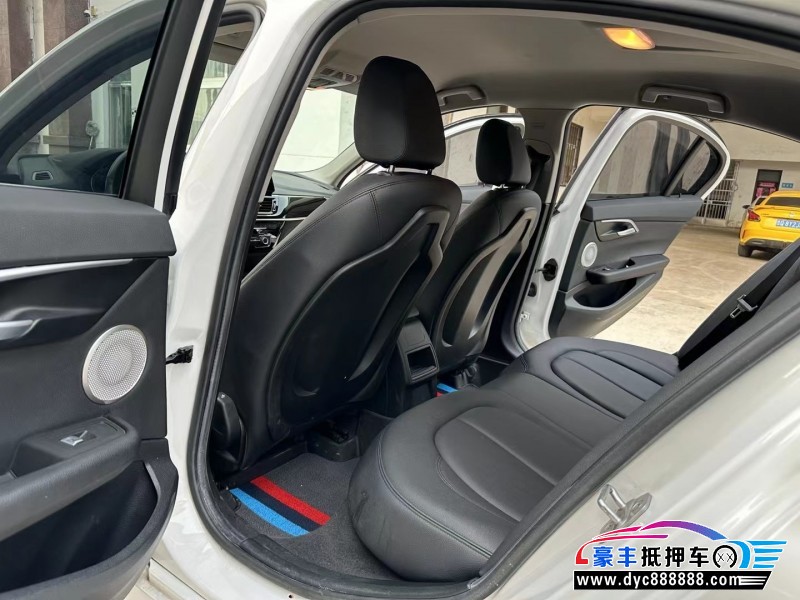 21年宝马1系轿车抵押车出售