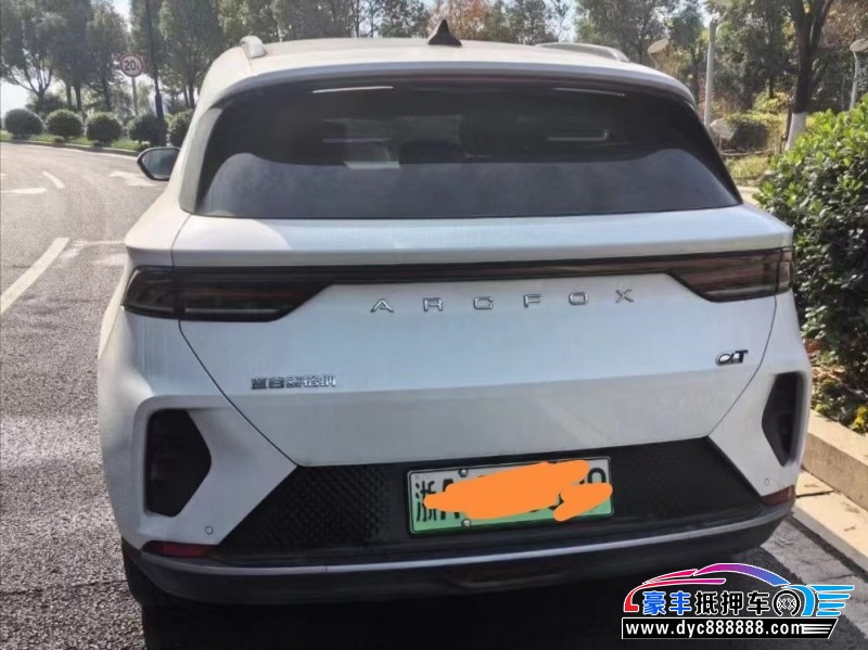 23年极狐阿尔法T轿车抵押车出售