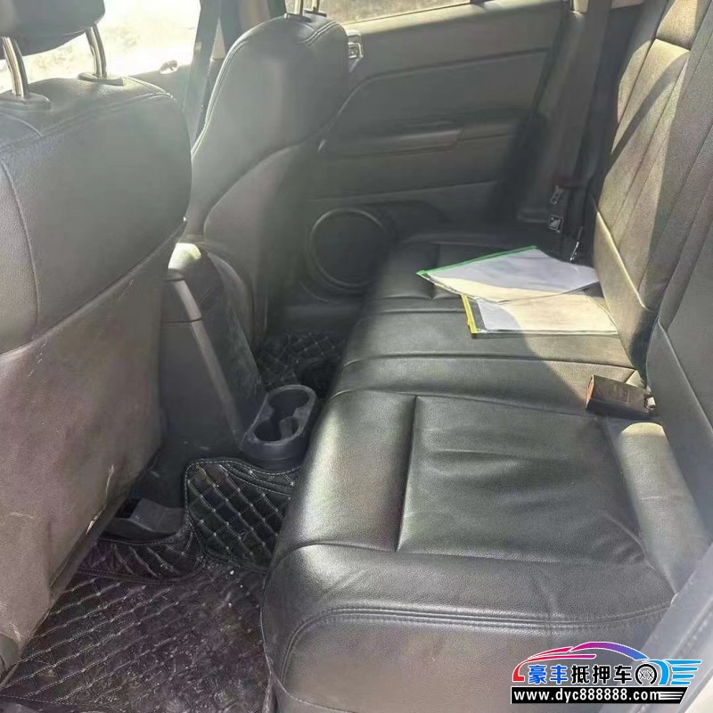 13年Jeep指南者轿车抵押车出售