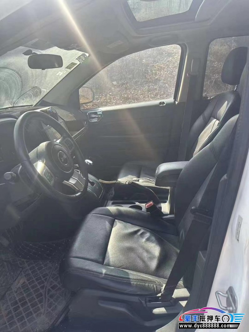 13年Jeep指南者轿车抵押车出售