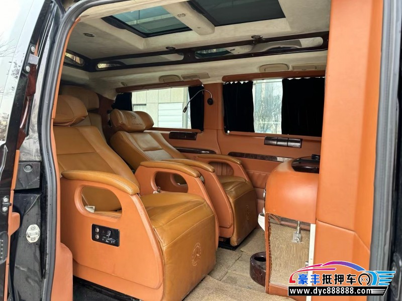 12年奔驰威霆轿车抵押车出售