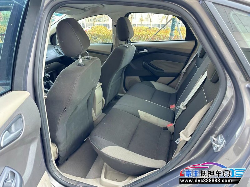 15年福特福克斯轿车抵押车出售