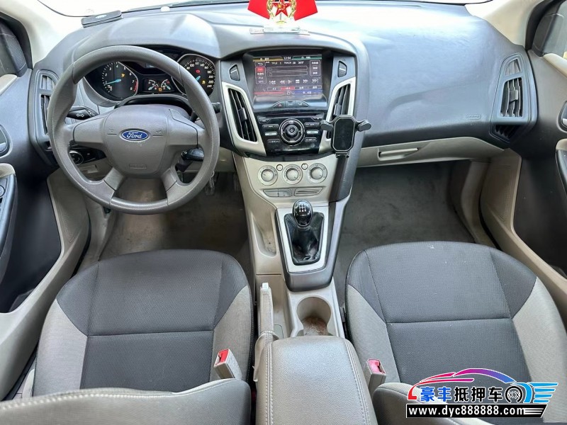 15年福特福克斯轿车抵押车出售