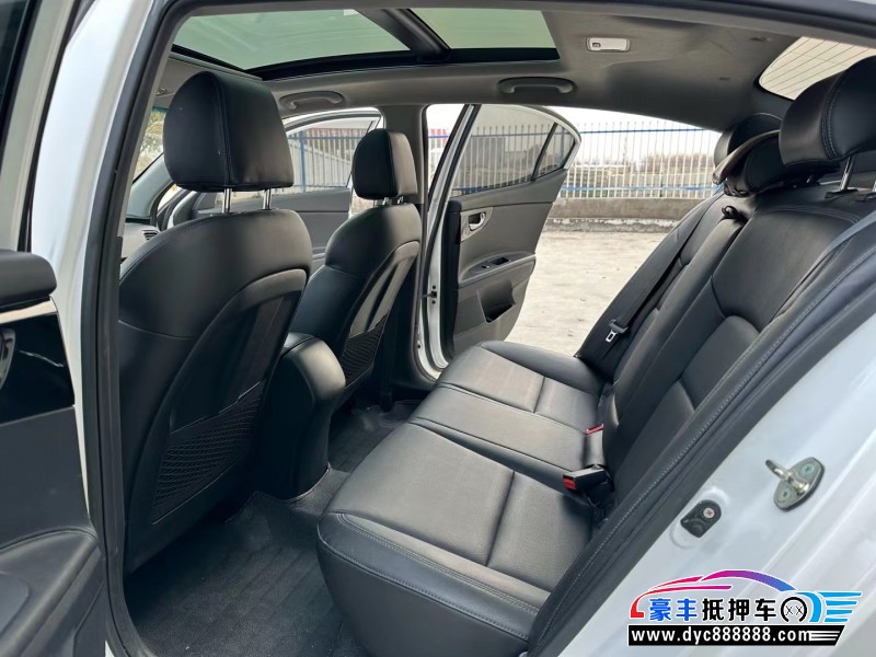 15年起亚K4轿车抵押车出售