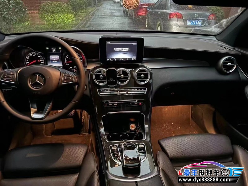 17年奔驰GLC轿车抵押车出售