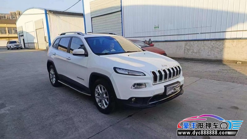 18年Jeep自由光轿车抵押车出售