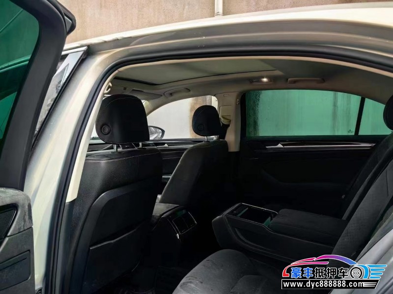 17年大众辉昂轿车抵押车出售