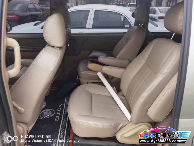 13年别克GL8轿车抵押车出售