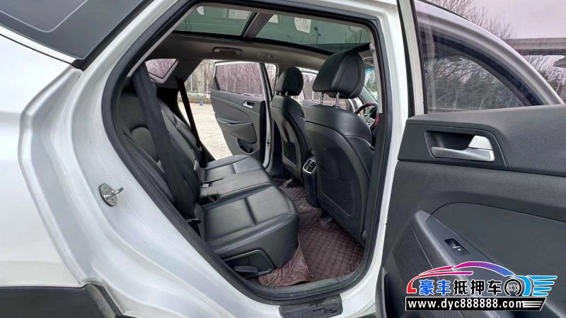 17年现代途胜轿车抵押车出售