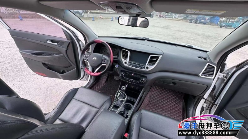 17年现代途胜轿车抵押车出售