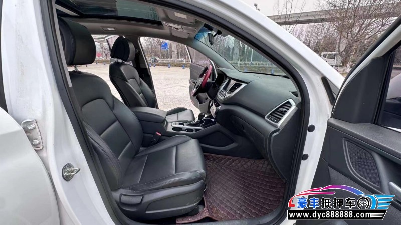 17年现代途胜轿车抵押车出售