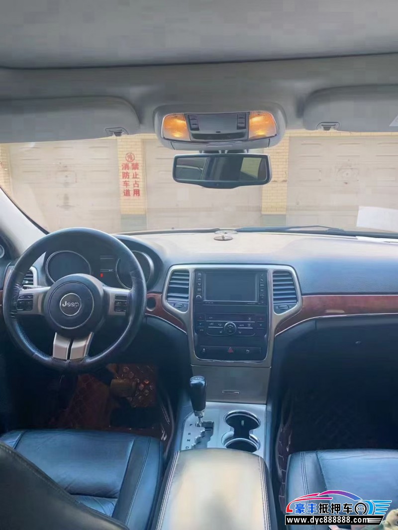 13年Jeep大切诺基轿车抵押车出售