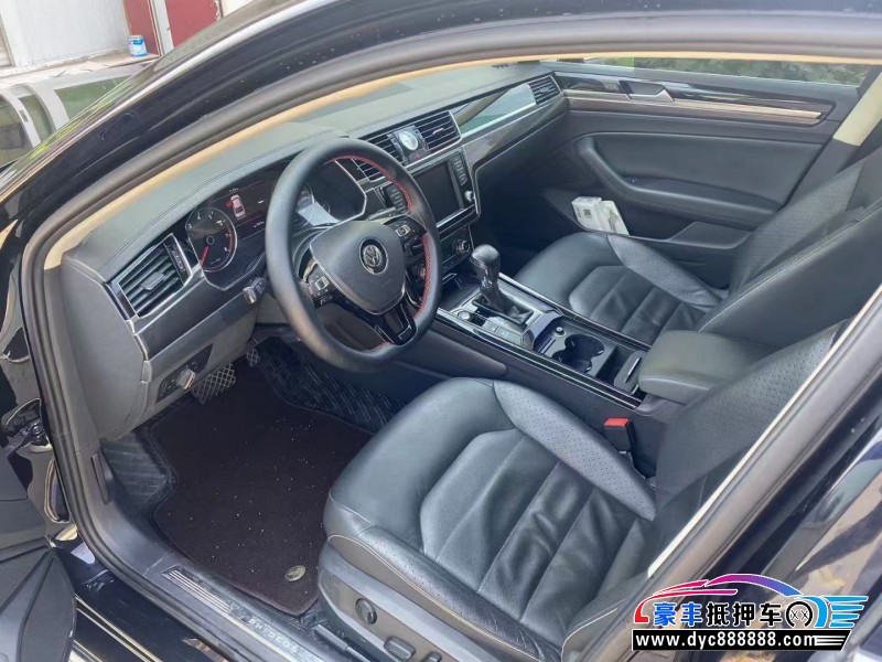 17年大众辉昂轿车抵押车出售