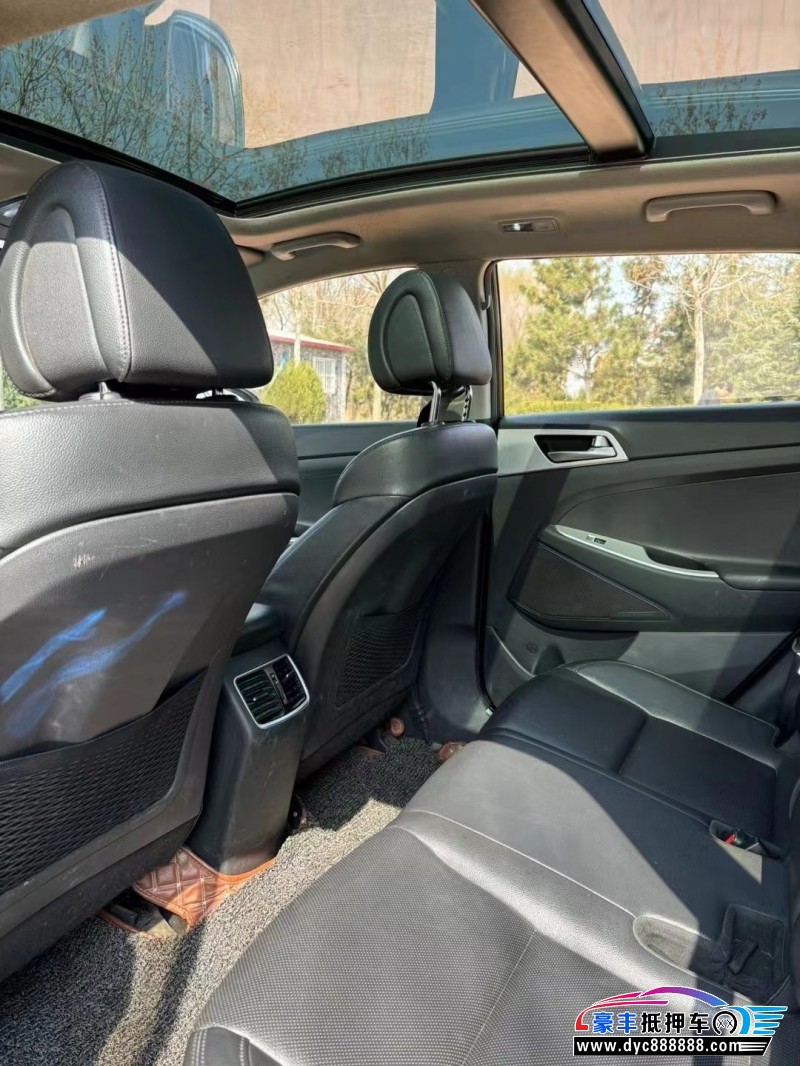 17年现代途胜轿车抵押车出售