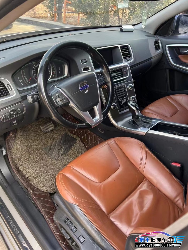 15年沃尔沃V60轿车抵押车出售