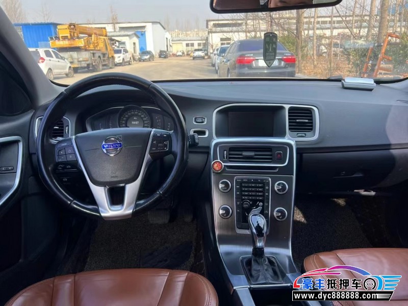 15年沃尔沃V60轿车抵押车出售