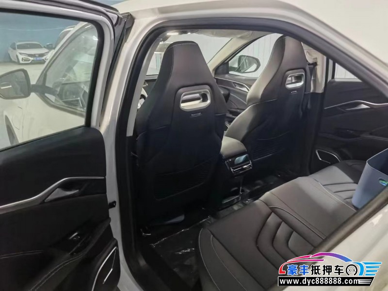 23年哪吒U轿车抵押车出售