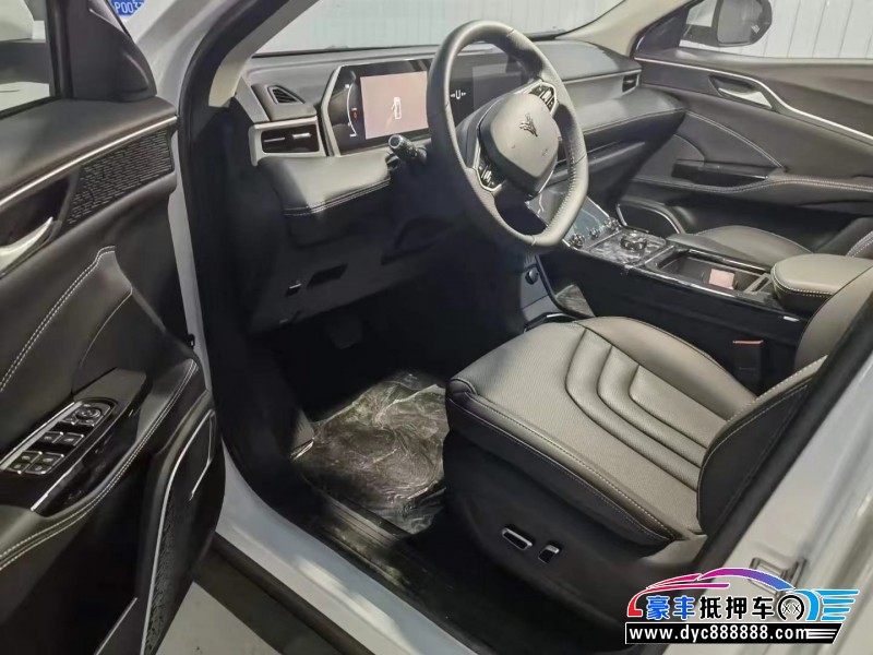 23年哪吒U轿车抵押车出售