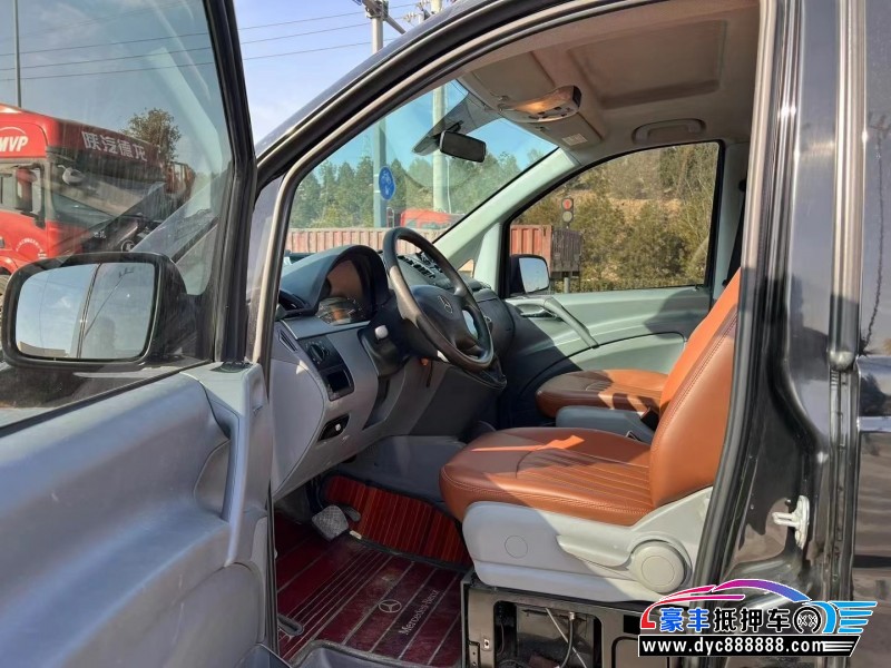 14年奔驰威霆轿车抵押车出售