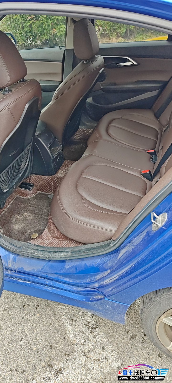 20年宝马1系轿车抵押车出售