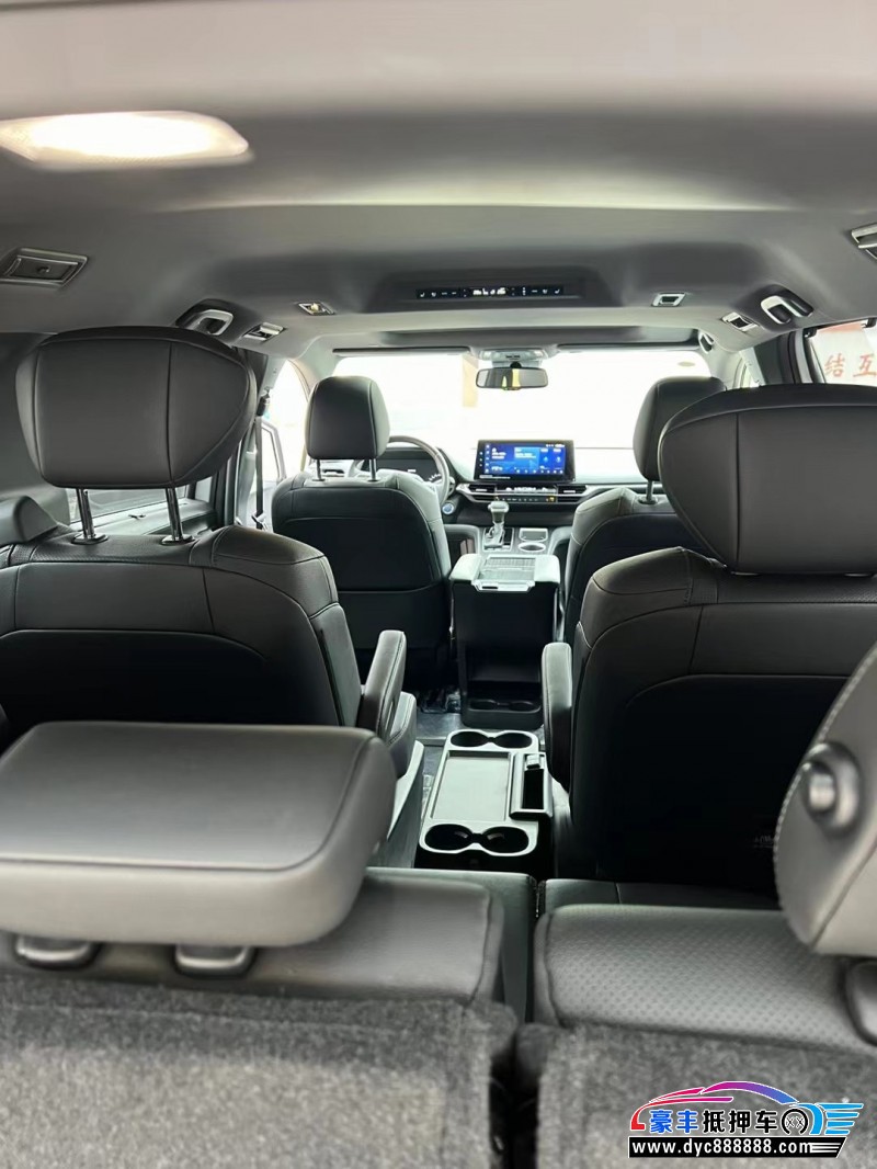 22年丰田塞纳轿车抵押车出售