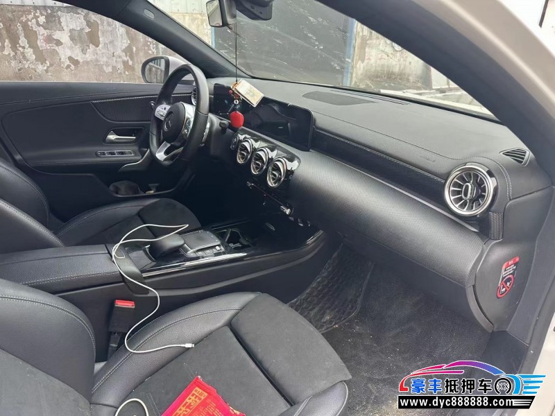 20年奔驰A轿车抵押车出售