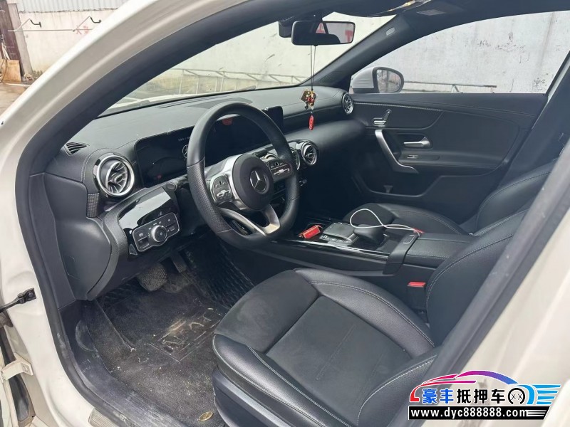 20年奔驰A轿车抵押车出售