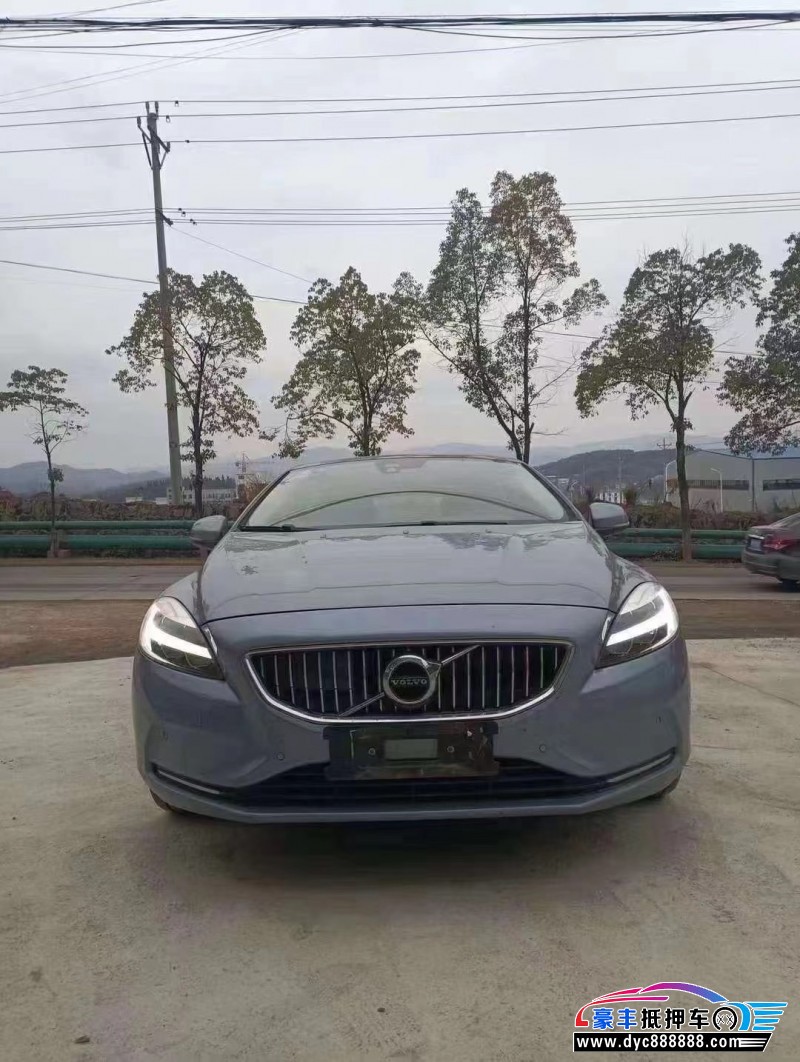 17年沃尔沃V40轿车抵押车出售