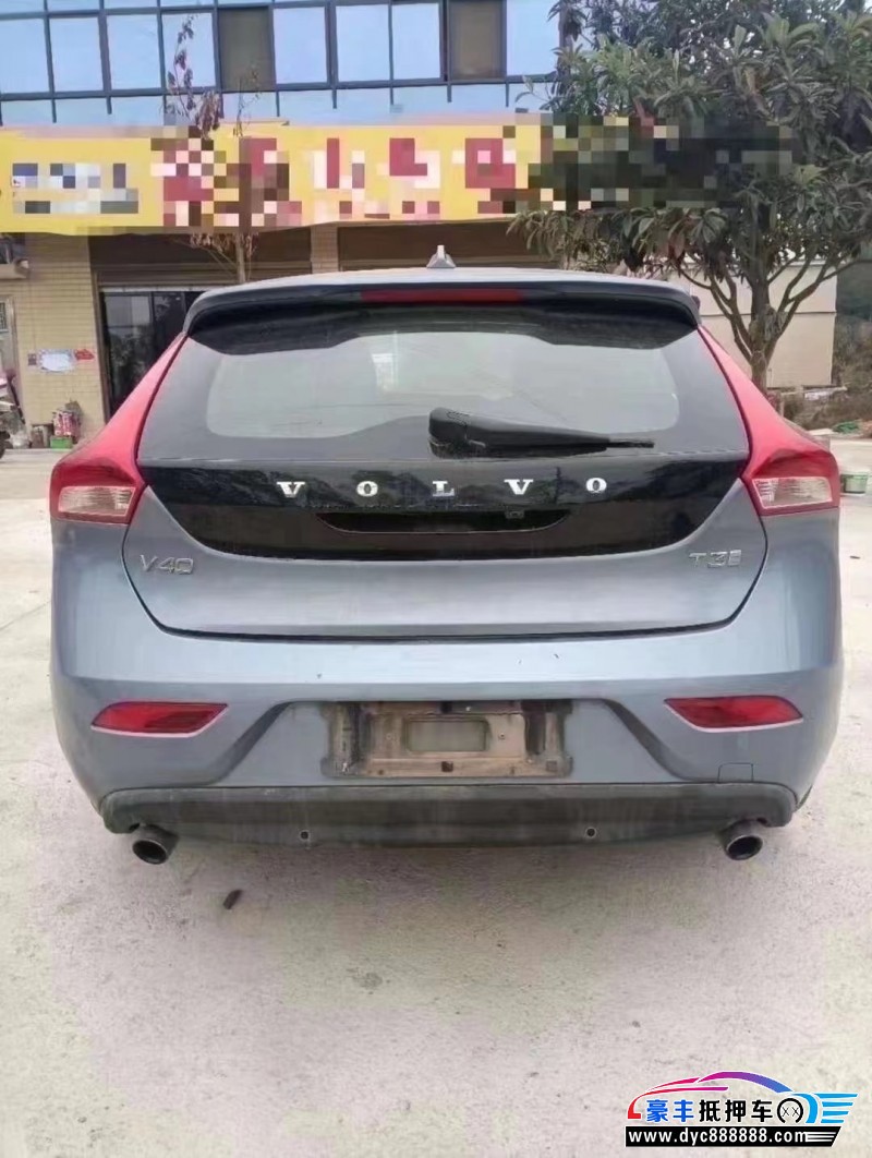 17年沃尔沃V40轿车抵押车出售