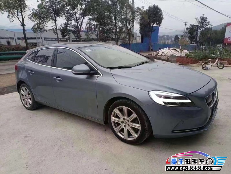 17年沃尔沃V40轿车抵押车出售
