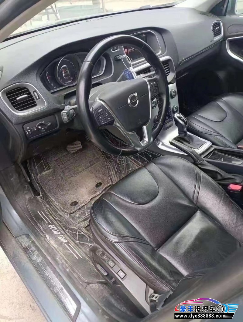 17年沃尔沃V40轿车抵押车出售