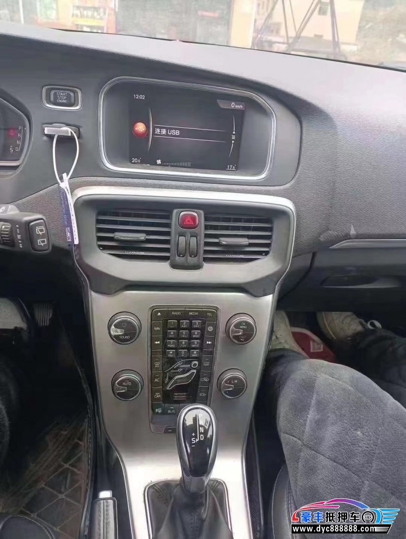 17年沃尔沃V40轿车抵押车出售