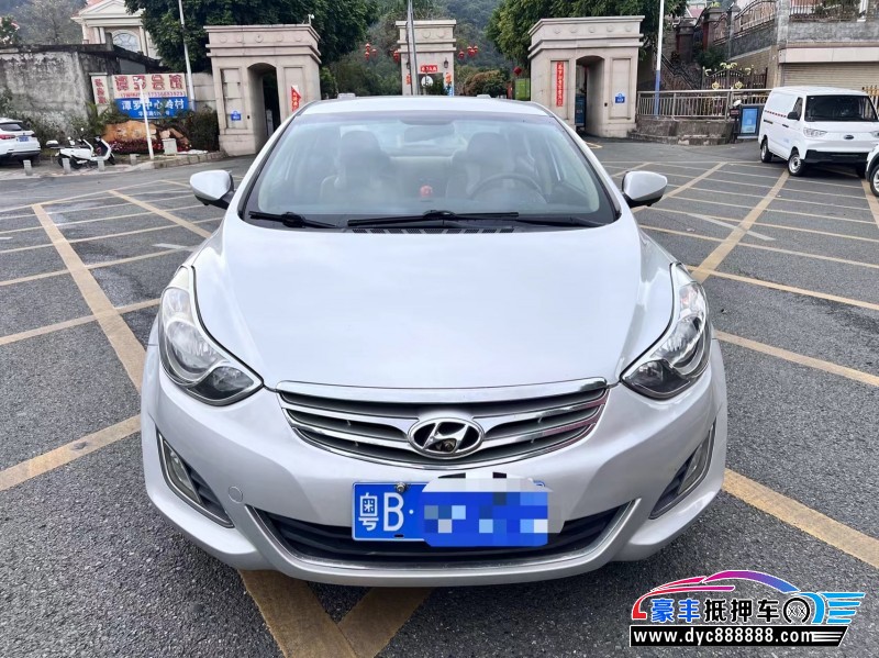 13年现代朗动轿车抵押车出售