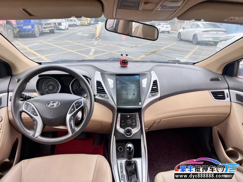 13年现代朗动轿车抵押车出售