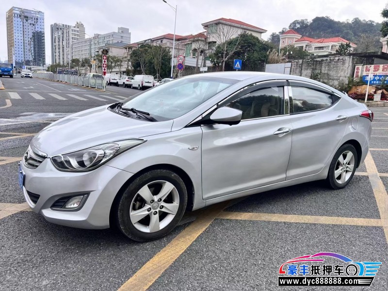 13年现代朗动轿车抵押车出售