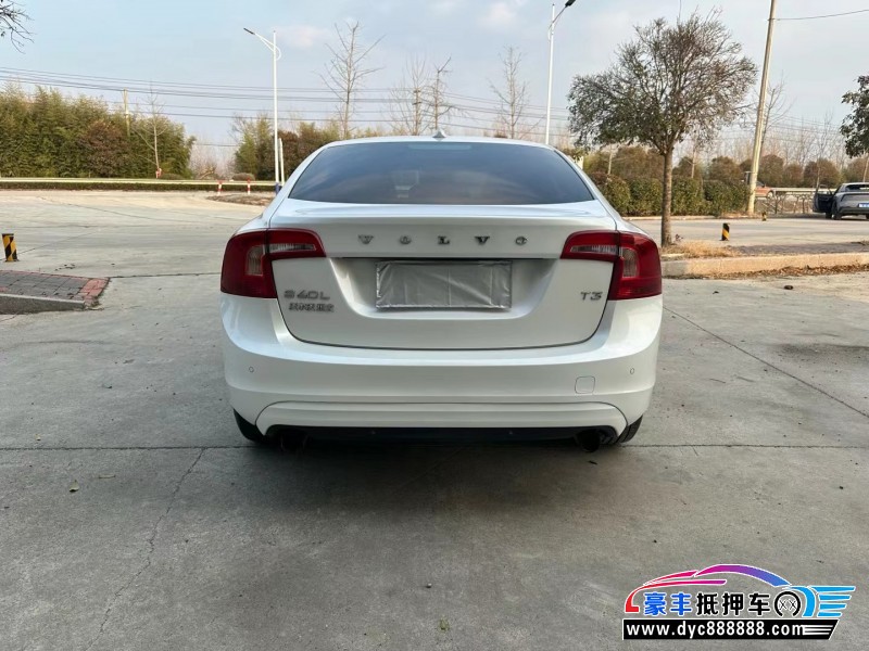 17年沃尔沃S60轿车抵押车出售
