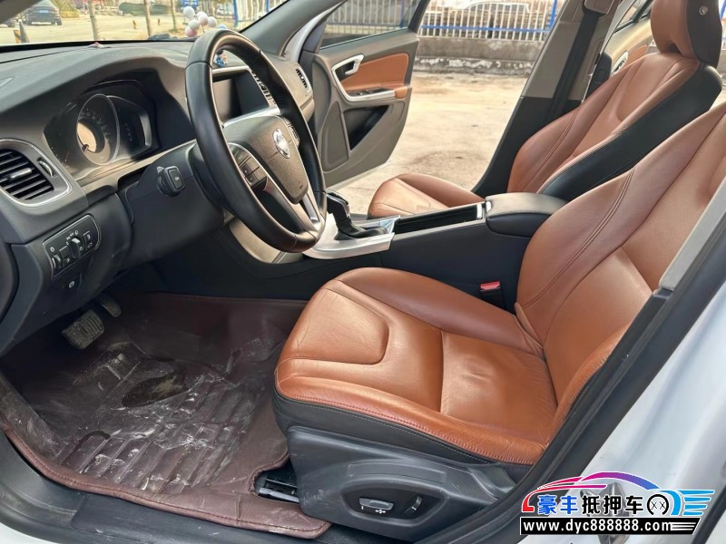 17年沃尔沃S60轿车抵押车出售