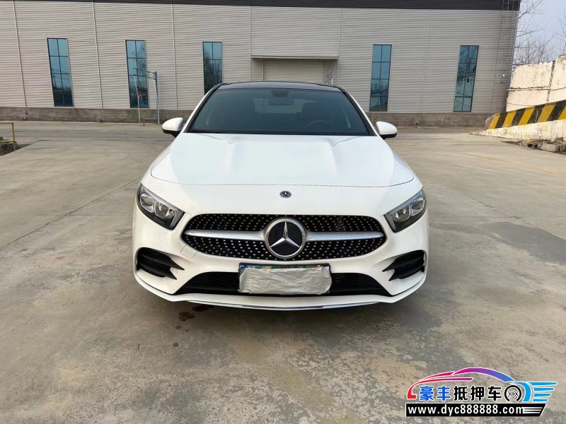 19年奔驰A轿车抵押车出售