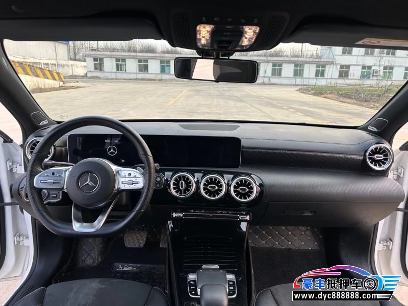 19年奔驰A轿车抵押车出售